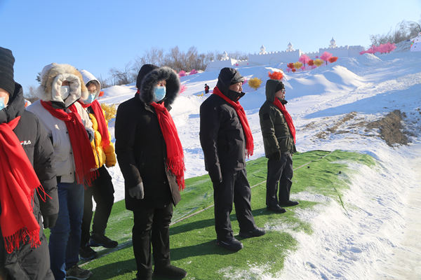 21.集团副董事长马秉臣等辅导视察雪场_副本.jpg 21.集团副董事长马秉臣等辅导视察雪场_副本.jpg