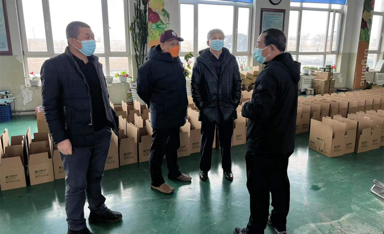 9.集团副董事长走访BBIN宝盈集团农业_副本.png