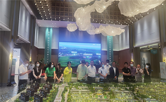 5. 双阳区区委书记陪同吉林陕西商会一行至康养合作公司参观调查_副本.jpg 5. 双阳区区委书记陪同吉林陕西商会一行至康养合作公司参观调查_副本.jpg