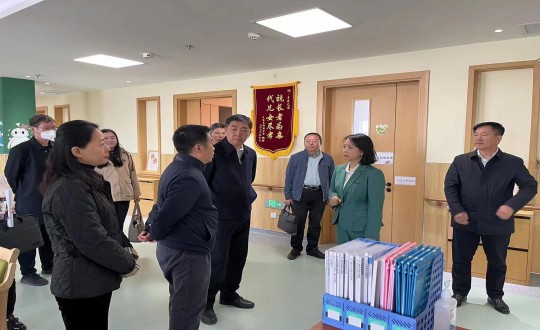 26.市辅导一行光临养老公司亲亲之家参观调研_副本.jpg 26.市辅导一行光临养老公司亲亲之家参观调研_副本.jpg