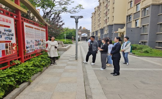 23.延边州、敦化市有关辅导一行光临鸿博居红心物业调查_副本.jpg