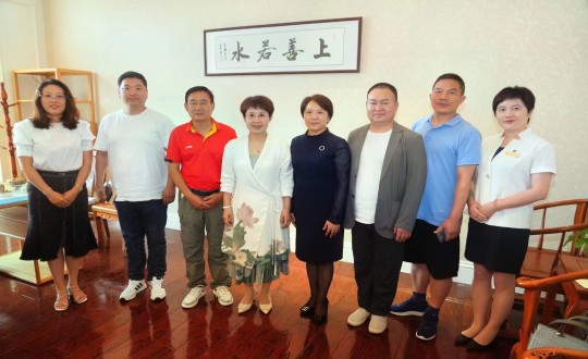 23.李琼华总经理与吉林省中医药健全产业协会有关辅导合影留想_副本.jpg