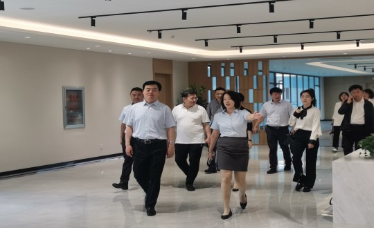 15.省慈悲总会会长田锦尘一行光临康养地产公司参观调研_副本.jpg 15.省慈悲总会会长田锦尘一行光临康养地产公司参观调研_副本.jpg