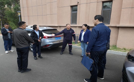 19.吉林省住建厅等各级辅导光临物业总公司金地梧桐华府幼区视察_副本.jpg 19.吉林省住建厅等各级辅导光临物业总公司金地梧桐华府幼区视察_副本.jpg