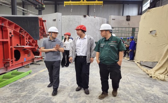2024年7月5日，市建委初审工作组一行到访装配式总公司实地调查调研_副本.jpg