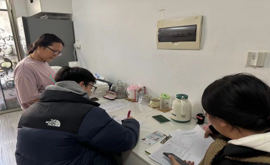 22.健全产业集团居家事业部工作人员上门介绍“长护险”服务_副本.jpg 22.健全产业集团居家事业部工作人员上门介绍“长护险”服务_副本.jpg