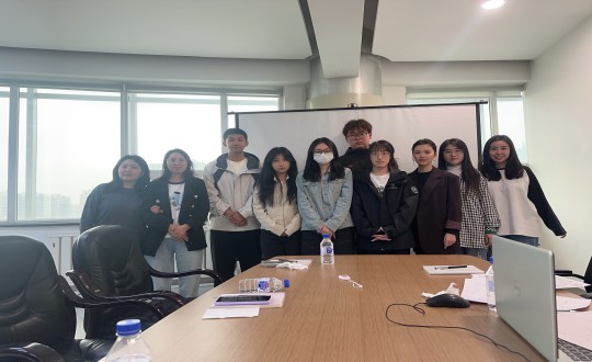 24.长春大学学子与BBIN宝盈集团健全产业集团居家事业部员工合影留想_副本.jpg 24.长春大学学子与BBIN宝盈集团健全产业集团居家事业部员工合影留想_副本.jpg