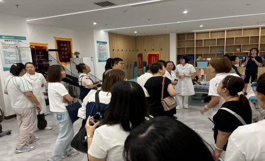 18.医疗公司欢迎吉林省中医药科学院学员参观_副本.jpg 18.医疗公司欢迎吉林省中医药科学院学员参观_副本.jpg
