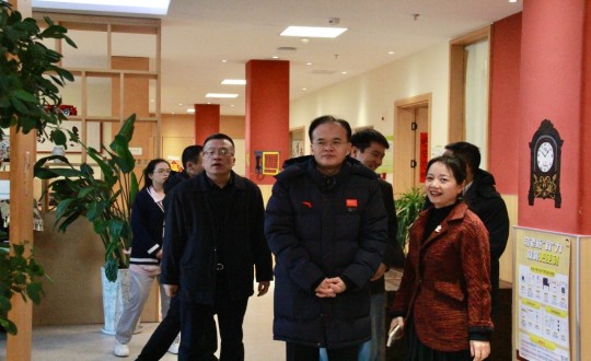 24.副省长刘凯、省民政厅副厅长杜文革一行光临亲亲园?净月家慰问长者_副本.jpg 24.副省长刘凯、省民政厅副厅长杜文革一行光临亲亲园?净月家慰问长者_副本.jpg